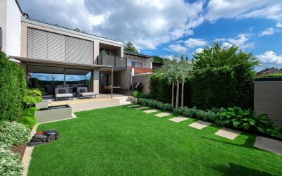 Gartengestaltung Ulm – Rasen und Bepflanzung für Einfamilienhaus